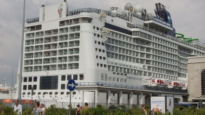 11 800px-Norwegian_Epic_-_Port_of_Naples_-_June_2011