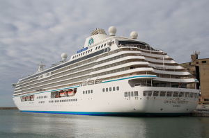 800px-Crystal_Serenity_02