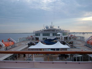 800px-Carnival_Sensation_verandah_deck