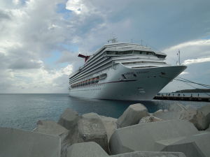 800px-Carnival_Victory_docked_in_St.Kitts