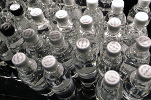 800px-Sparkling-bottled-water