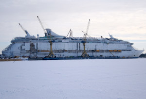 Freedom_of_the_seas_construction