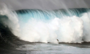 Jeff_Rowley_Big_Wave_Surfer_wipeout_Photo_Jaws_Peahi_by_Xvolution_Media_-_Flickr_-_Jeff_Rowley_Big_Wave_Surfer