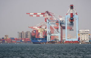 800px-Shipping-container_Kaohsiung_Harbour