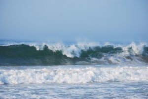 800px-wave_breaking_at_misquamicut_beach_ri